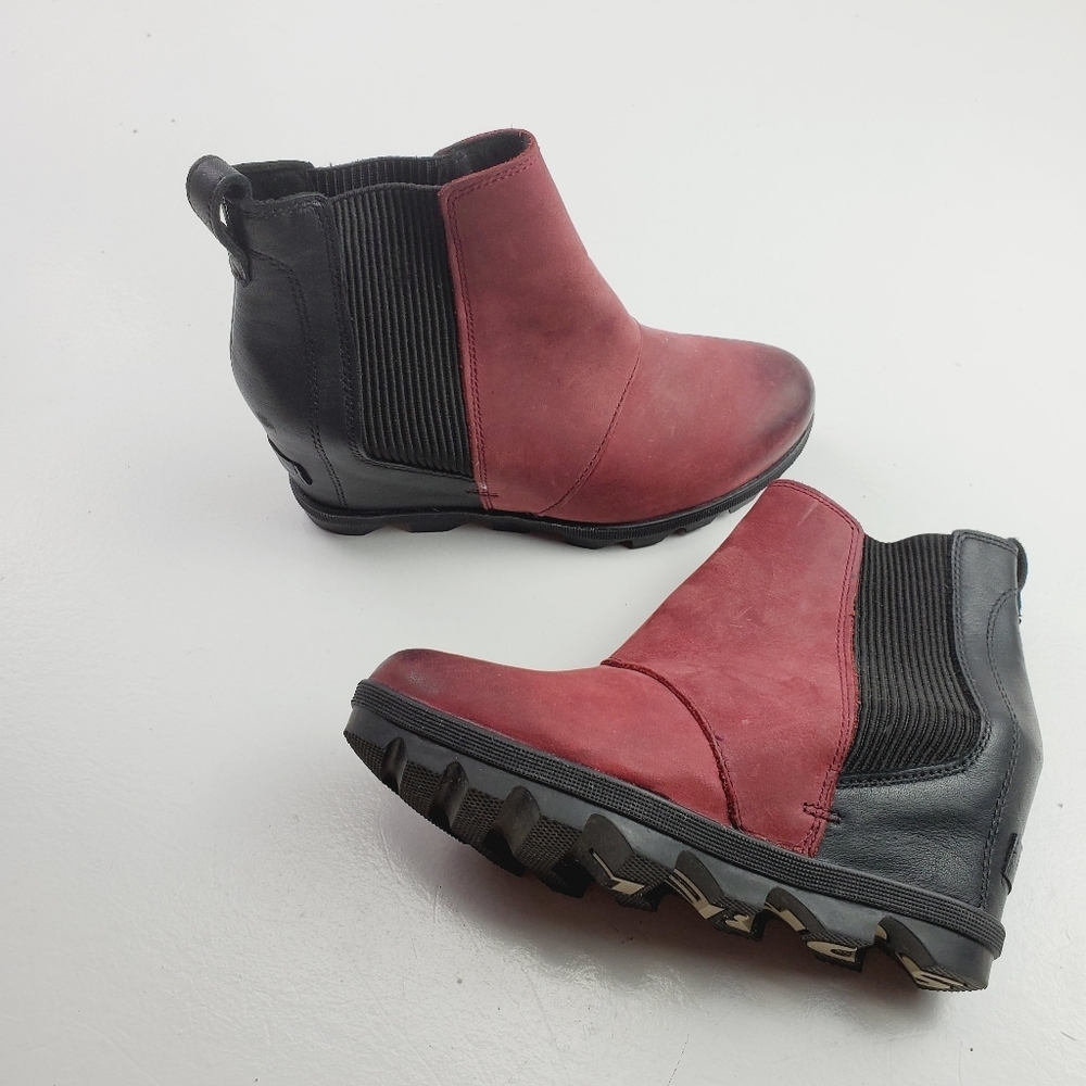 SOREL Joan Of Arctic Women Wedge Red Wine Black Chelsea Boots Size 7 waterproof